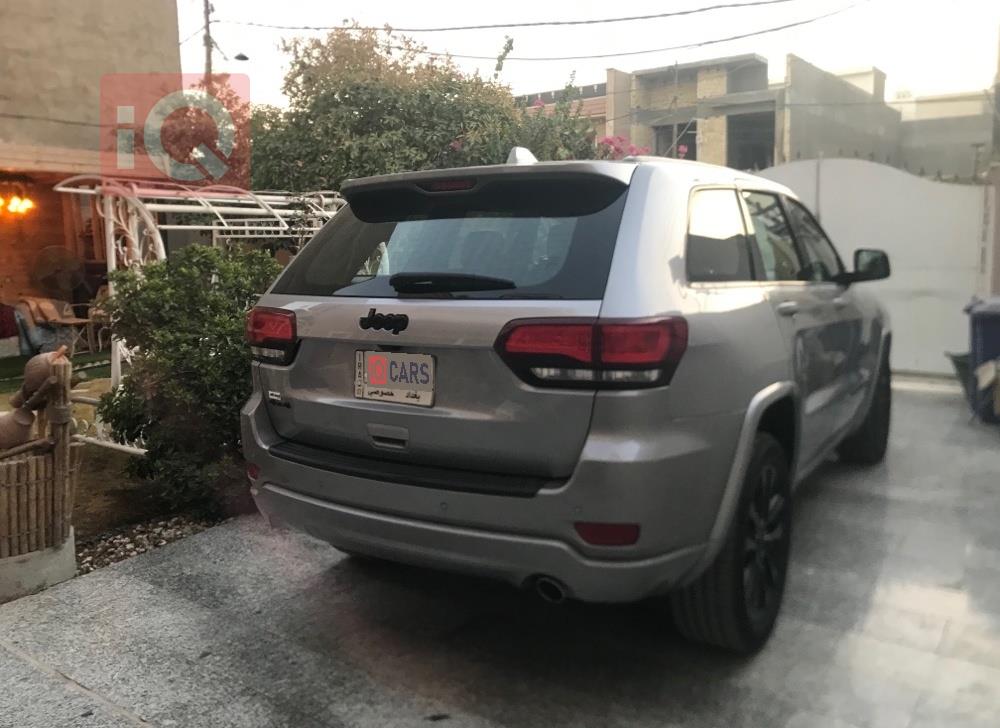 جیپ گراند شیرۆکی